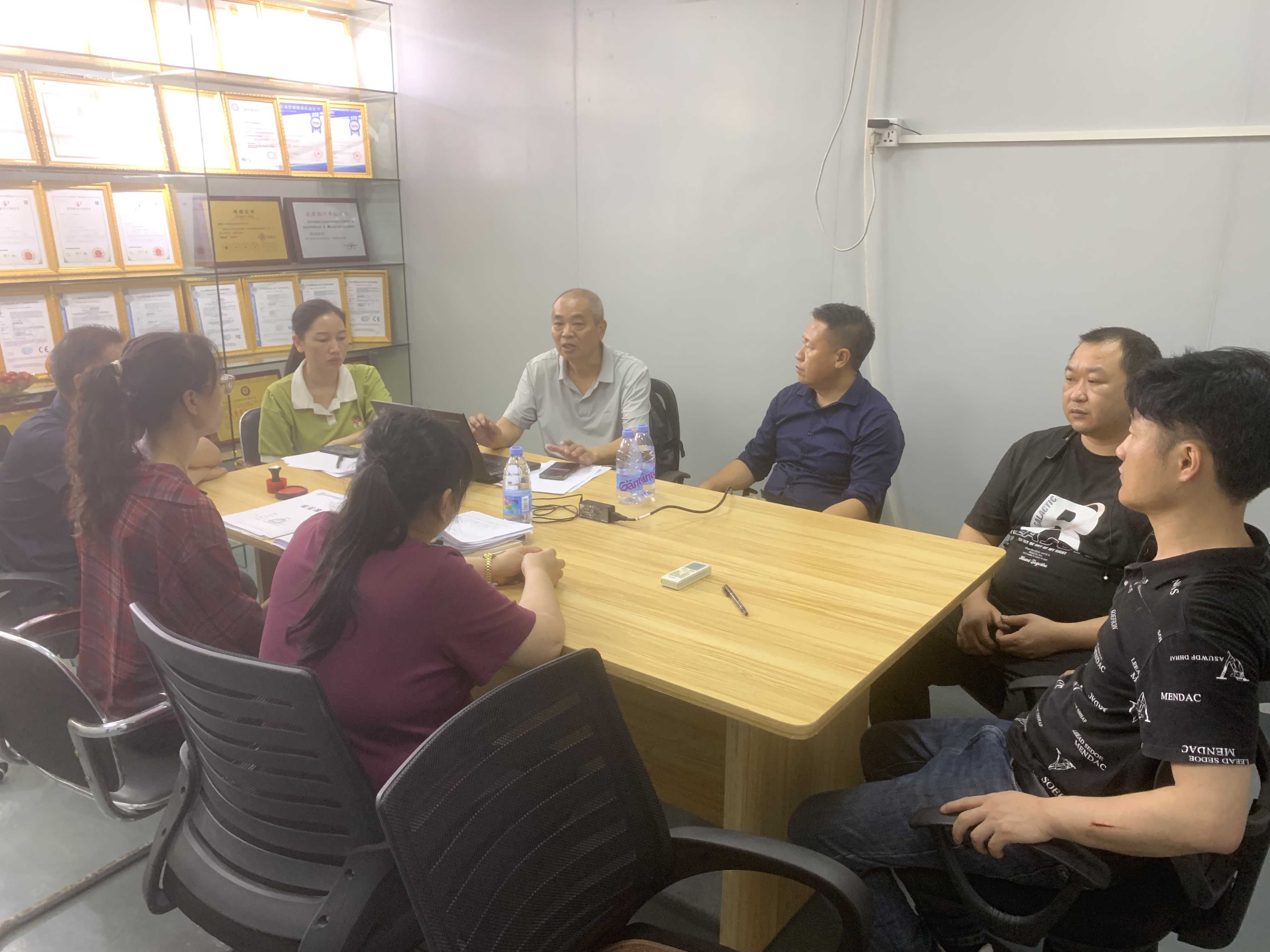 ​Stärkung der Qualitätsverteidigungslinie und Förderung der technologischen Modernisierung – Shenzhen Xinhongda Electric Heating Technology Co., Ltd. führt interne Qualitätsschulungen durch